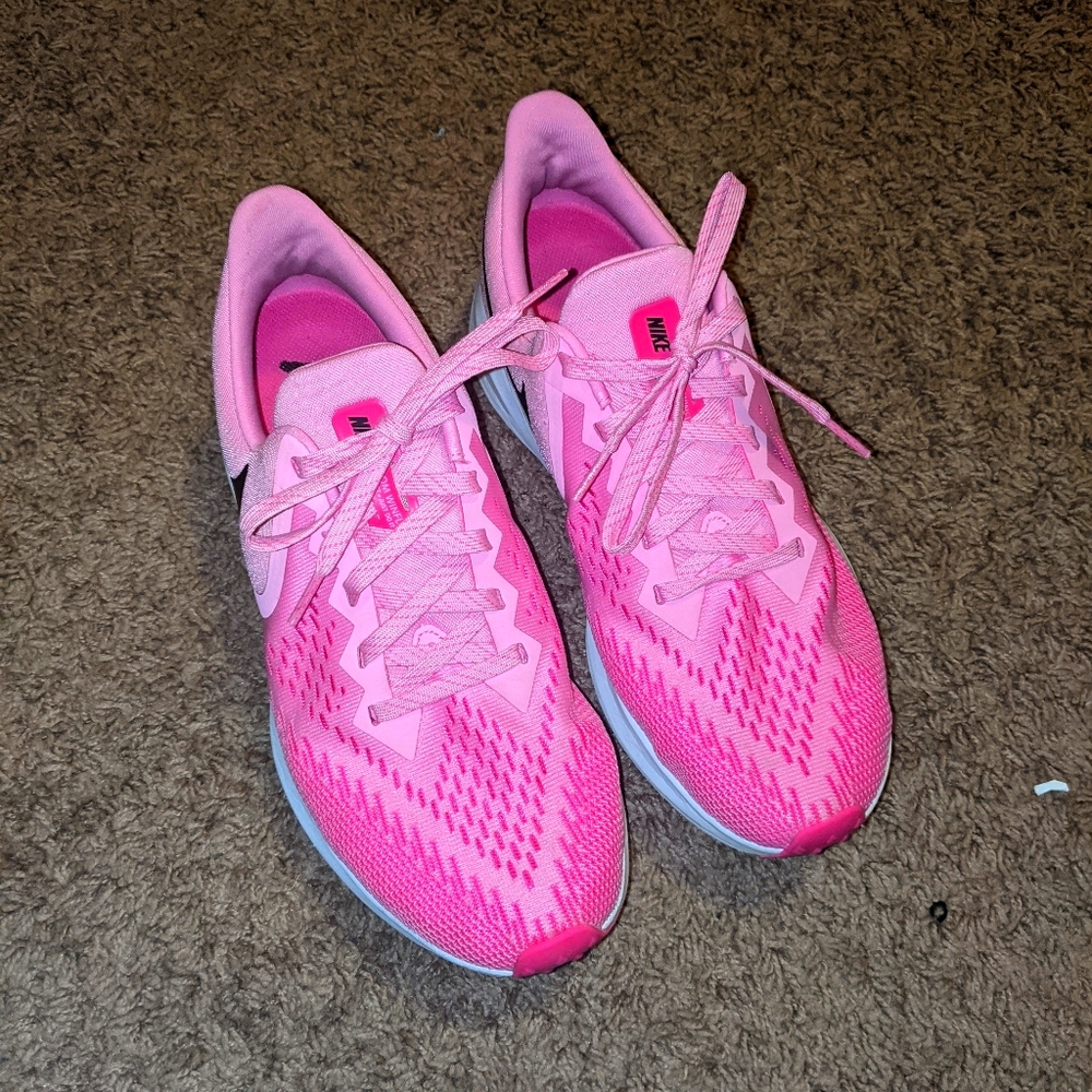 Neon pink nike shoes excellent condition